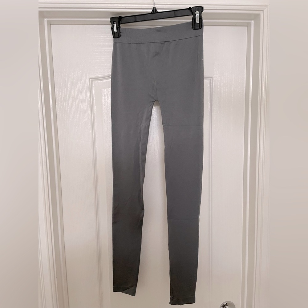 Mona Leah Couture basic stretch leggings size Medium- grey